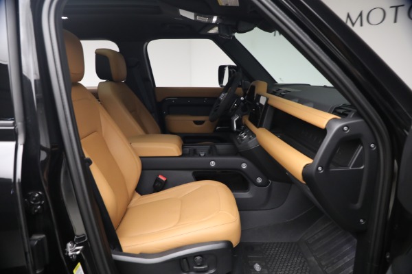 Used 2024 Land Rover Defender 110 V8 P525 for sale $84,900 at Alfa Romeo of Westport in Westport CT 06880 16