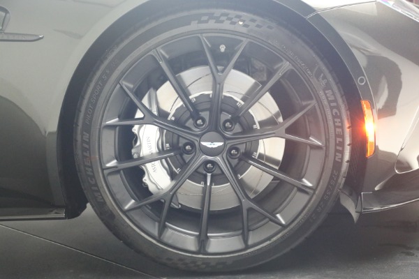 New 2026 Aston Martin Vantage S Roadster for sale $263,900 at Alfa Romeo of Westport in Westport CT 06880 27