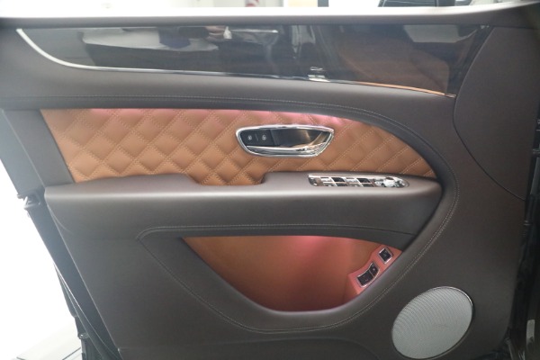 Used 2021 Bentley Bentayga Speed for sale $139,900 at Alfa Romeo of Westport in Westport CT 06880 18