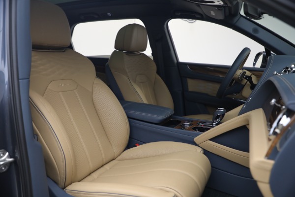 Used 2026 Bentley Bentayga EWB Azure V8 for sale $279,900 at Alfa Romeo of Westport in Westport CT 06880 28