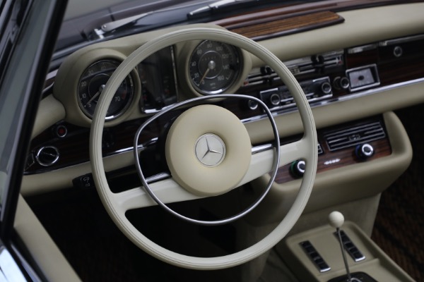 Used 1971 Mercedes-Benz 280SE 3.5 Cabriolet for sale $475,000 at Alfa Romeo of Westport in Westport CT 06880 23