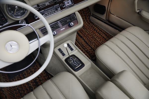 Used 1971 Mercedes-Benz 280SE 3.5 Cabriolet for sale $475,000 at Alfa Romeo of Westport in Westport CT 06880 25