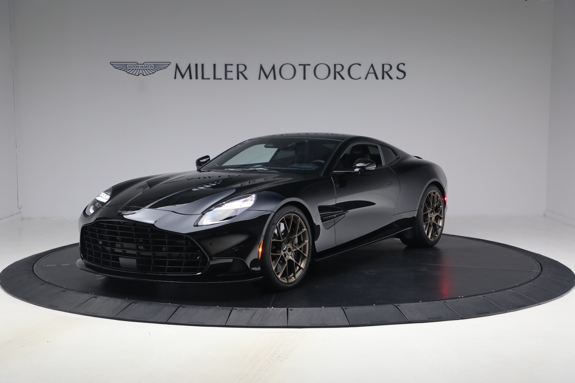 Used 2025 Aston Martin Vanquish for sale $415,900 at Alfa Romeo of Westport in Westport CT 06880 1
