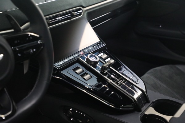Used 2025 Aston Martin Vantage for sale $187,900 at Alfa Romeo of Westport in Westport CT 06880 21